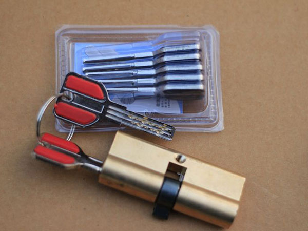 新龙24小时上门开锁公司