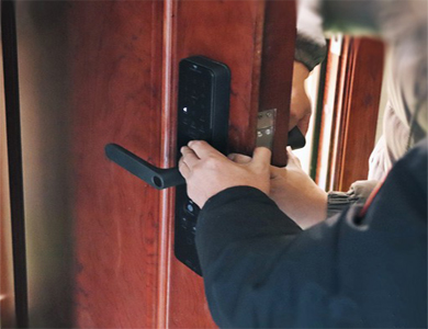 新龙24小时上门开锁公司